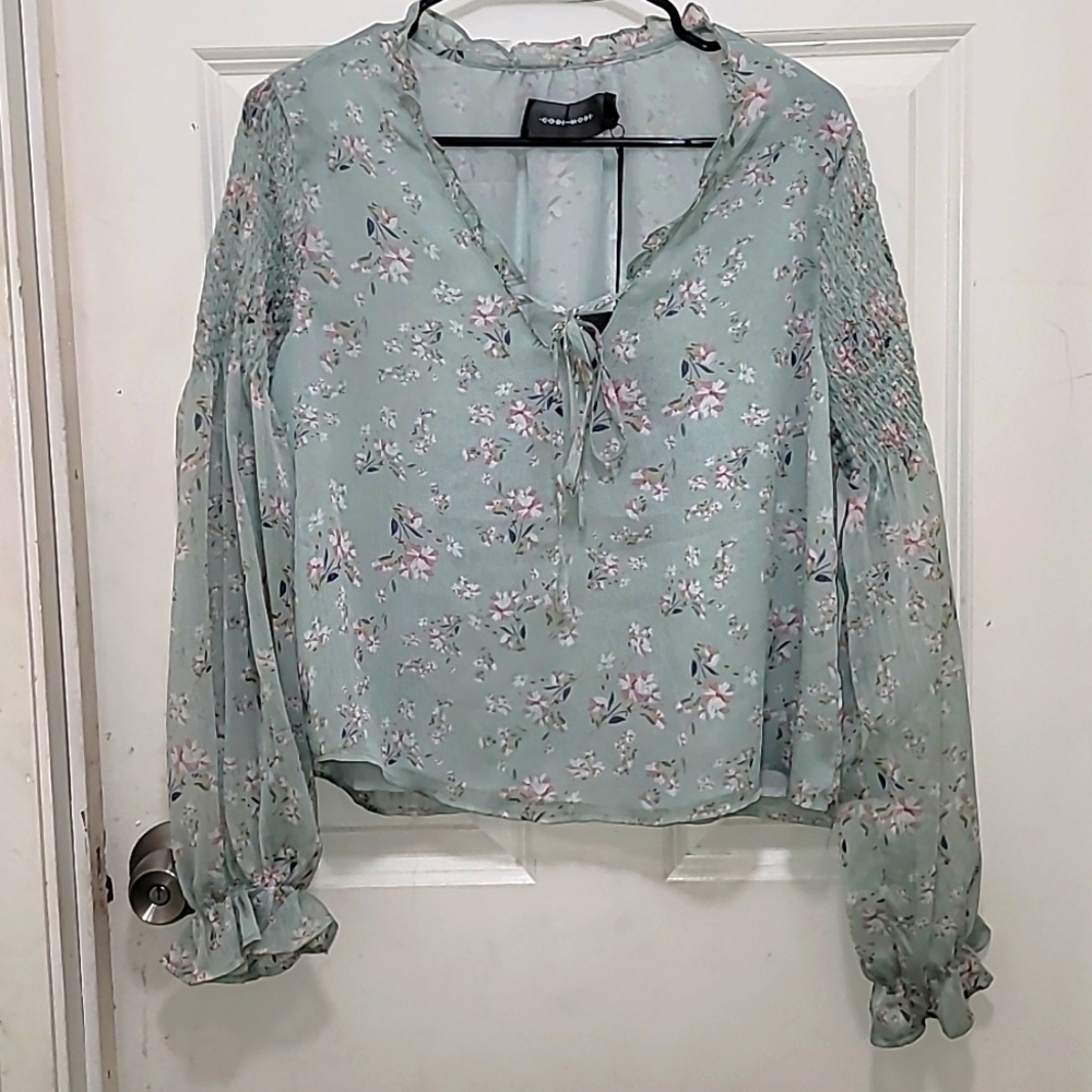 NWT CODE‎ X MODE SHIRRED SLEEVE SAGE FLORAL PEASANT BLOUSE V NECK  SZ L